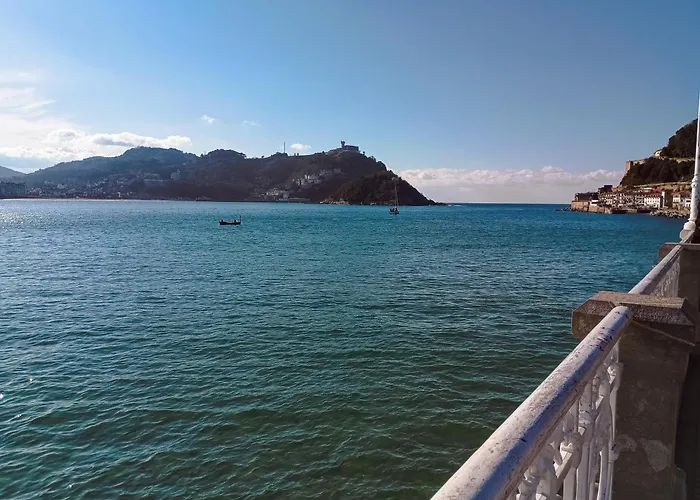 Con Vistas En El Puerto De Donostia سان سيباستيان