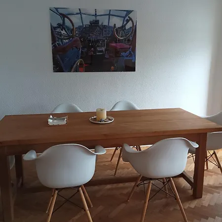 Con Vistas En El Puerto De Donostia *