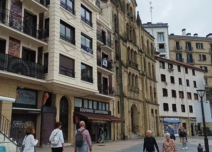 Con Vistas En El Puerto De Donostia San Sebastián