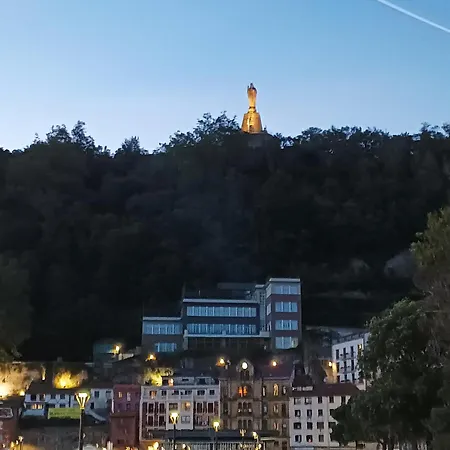 Con Vistas En El Puerto De Donostia *
