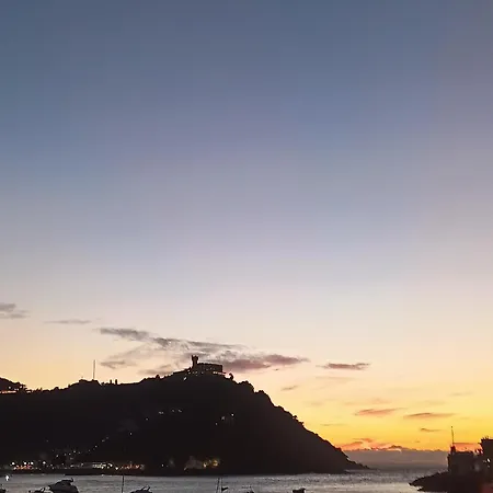 Con Vistas En El Puerto De Donostia * Сан-Себастьян