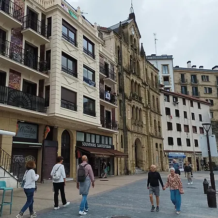 Con Vistas En El Puerto De Donostia Сан-Себастьян