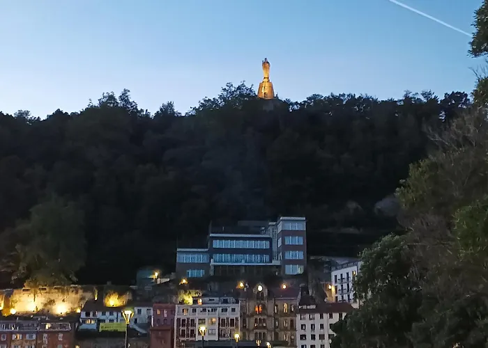Con Vistas En El Puerto De Donostia *